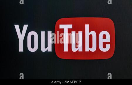 Chisinau, Moldova 16 novembre 2016: Il logo del marchio 'YouTube' sito web su schermo computer YouTube è un video-sharing sito web di Google Foto Stock