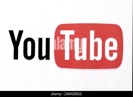 Chisinau, Moldova 16 novembre 2016: Il logo del marchio 'YouTube' sito web su schermo computer YouTube è un video-sharing sito web di Google Foto Stock