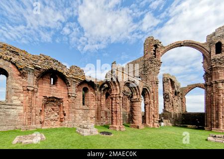 Le rovine del Priorato di Lindisfarne Foto Stock