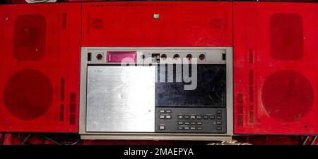 Lettore di cassette stereo portatile Goldstar vintage, riproduttore di cassette. Foto Stock