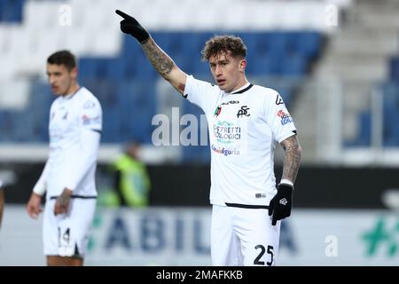 Bergamo, Italia. 19th Jan, 2023. Salvatore Esposito di Spezia Calcio gesti durante Atalanta BC vs Spezia Calcio, partita di calcio italiana Coppa Italia a Bergamo, gennaio 19 2023 Credit: Independent Photo Agency/Alamy Live News Foto Stock