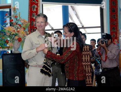 060820-N-3714J-049. Base: Kupang Paese: Indonesia (IDN) Foto Stock