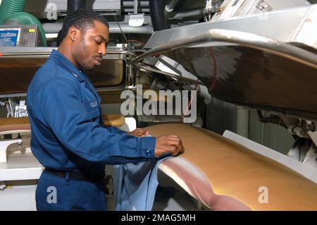 060830-N-5334H-018. Base: USS Blue Ridge (LCC 19) Scene Major Command mostrato: USS BLUE RIDGE (LCC 19) Foto Stock