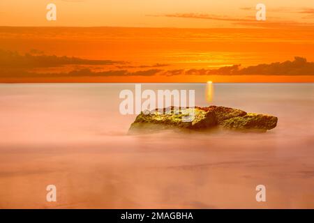 Strand , Wolken,Magischer Sonnenuntergang,sabbia, nuvole, sabbia, esposizione lunga,spiaggia,Tramonto magico, Colorato, cielo - Kap Verde Foto Stock