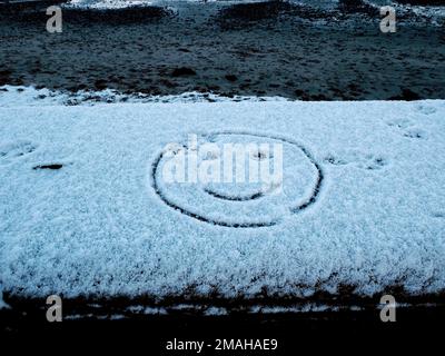 Faccia sorridente in neve Foto Stock