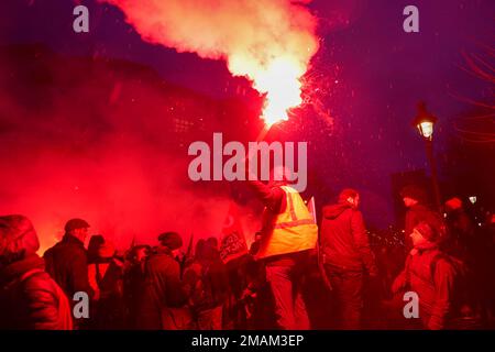 Parigi, Francia, 19/01/2023. A Parigi gli sciatori si sono dimostrati contrari alla riforma pensionistica del governo. Pierre Galan/Alamy Live News Foto Stock