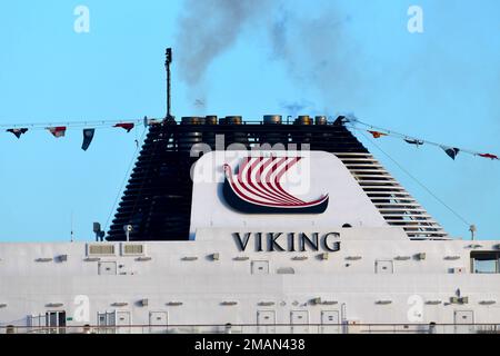 Nave da crociera di lusso MV Viking Venus nel fresco sole invernale e ormeggiata al Terminal delle Crociere internazionali di Londra (Tilbury). La crociera lunga 745 piedi Foto Stock