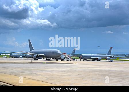 Un KC-46A della 157th Air Refueling Wing, New Hampshire atterra alla base McGhee Tyson ANG, Tennessee. Il KC-46A è il velivolo di nuova generazione che la 134th Air Refueling Wing spera di guadagnare per le future missioni, per sostituire l'invecchiamento KC-135R Stratotanker. Foto Stock