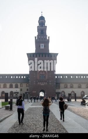 Particolare architettonico del Castello Sforzesco, fortificazione medievale del '15th, situato nella città di Milano Foto Stock