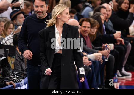 Stella Maxwell partecipa alla partita NBA Paris Game 2023 tra Detroit Pistons e Chicago Bulls alla AccorHotels Arena il 19 gennaio 2023 a Parigi, Francia. Foto di Laurent Zabulon/ABACAPRESS.COM Credit: Abaca Press/Alamy Live News Foto Stock