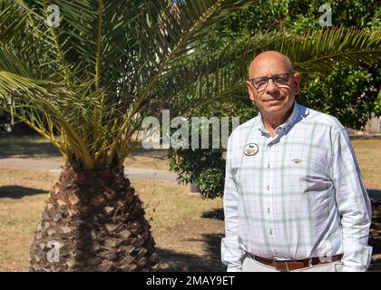 STAZIONE NAVALE ROTA, Spagna (7 giugno 2022) Randy Lambert, collegamento scolastico per la Stazione Navale (NAVSTA) Rota, posa per una foto sull'installazione, 7 giugno 2022. Foto Stock