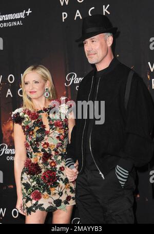 Los Angeles, California. 19th Jan, 2023. Sarah Michelle Gellar, Freddie Prinze Jr. Agli arrivi per WOLF PACK Premiere, Harmony Gold Theater, Los Angeles, CA 19 gennaio 2023. Credit: Elizabeth Goodenough/Everett Collection/Alamy Live News Foto Stock