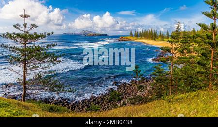 Vista panoramica di Cemetery Bay con Phillip e Nepean Islands in lontananza, version3 Foto Stock