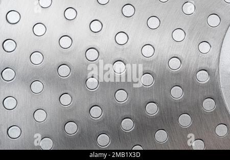 Primo piano del fondo in ferro argentato della padella o della padella. Acciaio come struttura o sfondo Foto Stock