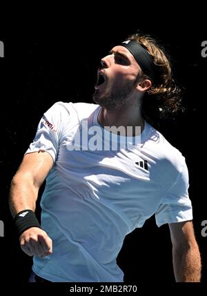 Melbourne, Australia. 20th Jan, 2023. Stefanos Tsitsipas di Grecia reagisce durante il terzo round maschile contro Tallon Griekspoor dei Paesi Bassi al torneo di tennis Australian Open di Melbourne, Australia, il 20 gennaio 2023. Credit: Guo Lei/Xinhua/Alamy Live News Foto Stock