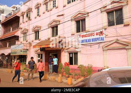 Dicembre 17 2022 - Bidar, Karnataka in India: La strada vive in una piccola città dell'India centrale Foto Stock