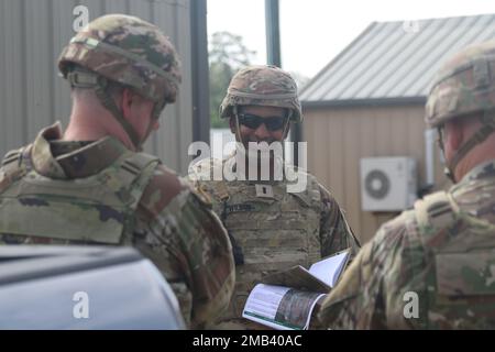 I soldati con la 287th Engineer Company, la 168th Engineer Brigade, il 184th Sustainment Command, hanno recentemente condotto corsi di demolizione sul campo presso il Camp Shelby Joint Forces Training Center di Hattiesburg, Mississippi, il 11 giugno 2022. La formazione consente agli ingegneri di svolgere i compiti previsti dalla loro professione. Foto Stock