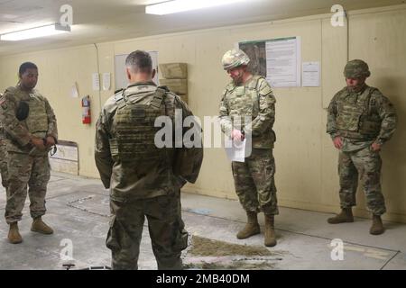 I soldati con la 287th Engineer Company, la 168th Engineer Brigade, il 184th Sustainment Command, hanno recentemente condotto corsi di demolizione sul campo presso il Camp Shelby Joint Forces Training Center di Hattiesburg, Mississippi, il 11 giugno 2022. La formazione consente agli ingegneri di svolgere i compiti previsti dalla loro professione. Foto Stock