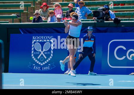 Melbourne, Australia. 11th Jan, 2023. Donna Vekic di Croazia in azione durante il giorno 2 del Kooyong Classic Tennis Tournament ultima partita contro Kimberly Birrell di Australia al Kooyong Lawn Tennis Club. Vekic ha vinto in tre set 2:6, 6:2, 10:8. (Foto di Alexander Bogatyrev/SOPA Images/Sipa USA) Credit: Sipa USA/Alamy Live News Foto Stock