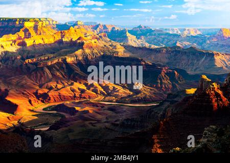 Mattina a Lipan Point, fiume Colorado, Grand Canyon South Rim, South Rim, Arizona, Stati Uniti, Nord America Foto Stock