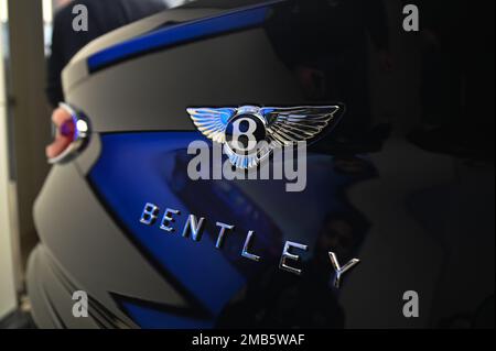 Nuova Delhi, Delhi, India. 20th Jan, 2023. Il logo di Bentley Motors Limited può essere visualizzato sull'auto Bentley Bentayga Extended Wheelbase Azure, presentata in occasione dell'evento di lancio a Nuova Delhi. (Credit Image: © Kabir Jhangiani/ZUMA Press Wire) SOLO PER USO EDITORIALE! Non per USO commerciale! Credit: ZUMA Press, Inc./Alamy Live News Foto Stock