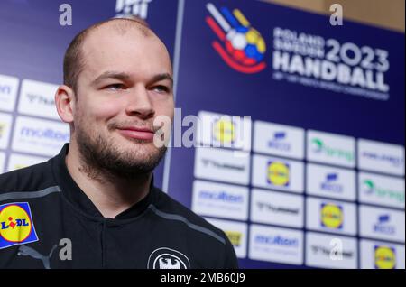 Kattowitz, Polonia. 20th Jan, 2023. Pallamano: Coppa del mondo, prima del secondo round principale della squadra tedesca. Il giocatore tedesco Paul Drux parla con i giornalisti della zona mista. Credit: Jan Woitas/dpa/Alamy Live News Foto Stock