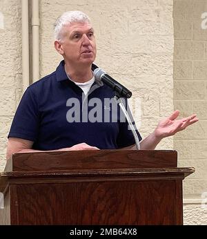 Comando Chaplain (Lt. Col.) Kevin Niehoff, Stati Uniti Army Sostainment Command, consegna il sermone durante il servizio mensile il 12 giugno presso l'Arsenal di Rock Island, Illinois. RIA ora offre mensilmente i servizi della chiesa in Heritage Hall. (Foto di Jon Micheal Connor, ASC Public Affairs) Foto Stock