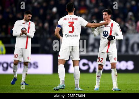 Torino, Italia. 19 gennaio 2023. Pablo Mari dell'AC Monza e Matteo Pessina dell'AC Monza sono visti durante la partita di calcio della Coppa Italia tra Juventus FC e l'AC Monza. Credit: Nicolò campo/Alamy Live News Foto Stock