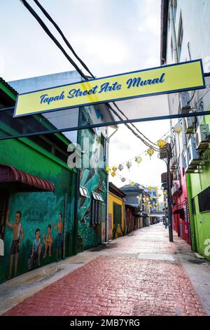 Perak, Malesia - 12 ago 2022 : Tapah Street Art Mural enterance. Tapah è un luogo unico con edifici vintage. Foto Stock