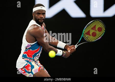 Melbourne Park 20/1/2023. Frances TIAFOE (USA) in azione contro Karen KHACHANOV (RUS) all'Australian Open 2023. Corleve/Alamy Live News Foto Stock