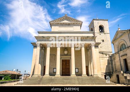 Vista frontale della chiesa Basilica di San Marino - RSM Riviera adriatica Italiana - Emilia Romagna e Marche Foto Stock