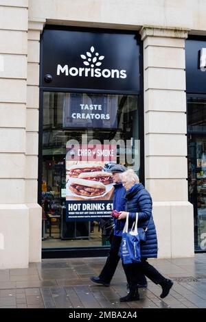 Giornata d'inverni nel centro di Bath, nel Somerset UK Morrisons Market Kitchen Foto Stock