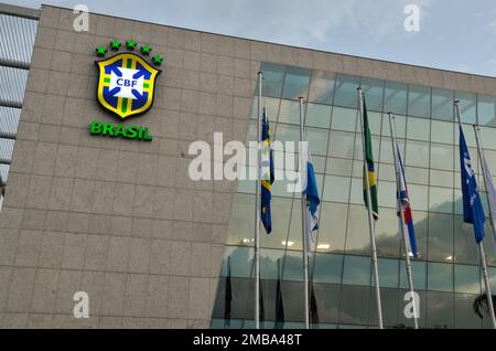 Confederazione brasiliana di calcio CBF sede centrale edificio, vista generale. L'emblema della confederazione di calcio è visto sulla parte anteriore - 05.28.2015 Foto Stock