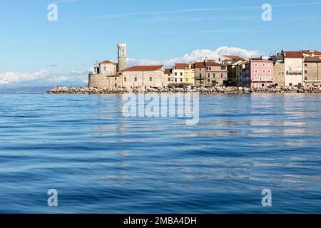 Splendida vista panoramica sul lungomare di Piran, Slovenia Foto Stock