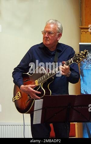 Jim Mullen, Elaine Delmar and Friends, National Jazz Archive Fundraiser, Loughton, Essex, 2022. Foto Stock