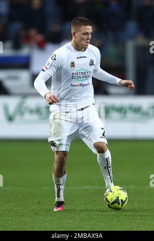 Bergamo, Italia. 19th Jan, 2023. Emil Holm di Spezia Calcio in azione durante Atalanta BC vs Spezia Calcio, partita di calcio italiana Coppa Italia a Bergamo, gennaio 19 2023 Credit: Independent Photo Agency/Alamy Live News Foto Stock