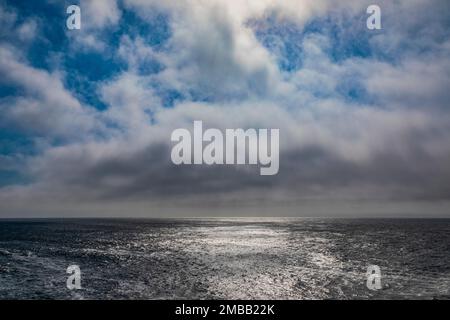 Vista dal Wayside di Strawberry Hill che si affaccia sull'Oceano Pacifico sulla costa dell'Oregon, Stati Uniti Foto Stock