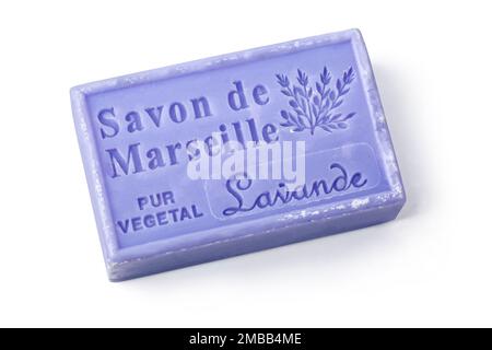 Chisinau, Moldova - 25 marzo 2016: La Maison du Savon Marsiglia Lavande sapone profumato isolato su sfondo bianco con percorso di ritaglio Foto Stock