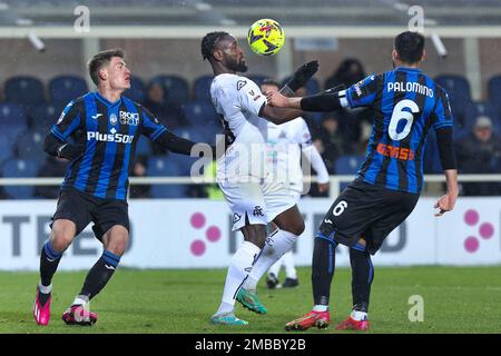 Bergamo, Italia. 19th Jan, 2023. Italia, Bergamo, 14 2023 gennaio: M'Bala Nzola (scontrino Spezia) controllo della palla nel secondo tempo durante la partita di calcio ATALANTA vs SPEZIA, last16 Coppa Italia 2022-2023 Gewiss Stadium (Photo by Fabrizio Andrea Bertani/Pacific Press) Credit: Pacific Press Media Production Corp./Alamy Live News Foto Stock