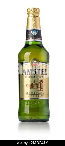 CHISINAU , MOLDOVA - 18 marzo 2017: Bottiglia classica di birra Amstel isolata su shot bianco da studio. Foto Stock