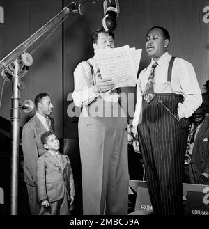 Ritratto di Jonah Jones e Cab Calloway, Columbia studio, New York, N.Y., ca. Marzo 1947. Foto Stock