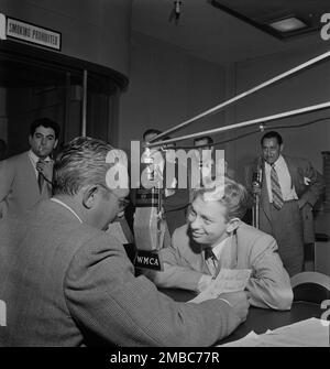 Ritratto di Tommy Dorsey, Mel torm&#xda;, Georgie Auld, Ray McKilley, Johnny Desmond(?), VIC Damone e Cab Calloway, WMCA, New York, N.Y. ca. Ottobre 1947. Foto Stock