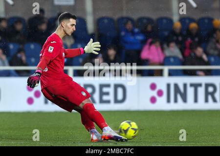 Bergamo, Italia. 19th Jan, 2023. Italia, Bergamo, jan 14 2023: Juan Musso (portiere Atalanta) Throw-in nel secondo tempo durante la partita di calcio ATALANTA vs SPEZIA, last16 Coppa Italia 2022-2023 Gewiss Stadium (Credit Image: © Fabrizio Andrea Bertani/Pacific Press via ZUMA Press Wire) SOLO PER USO EDITORIALE! Non per USO commerciale! Foto Stock