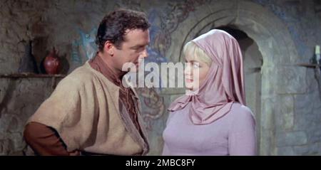 SWORD OF SHERWOOD FORST 1960 Columbia Pictures film con Richard Greene come Robin Hood e Sarah Branch come Maid Marian Foto Stock