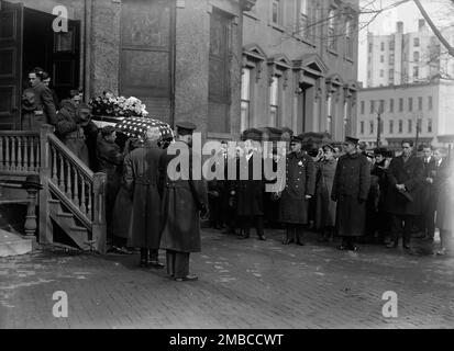 Funerale di Augusto Peabody Gardner, 1918. "Rep. Dal Massachusetts, 1902-1917. Col. AG. O, durante la guerra. Come maggiore nell'esercito'. Gardner morì di polmonite mentre era in servizio a Macon, Georgia. Fu sepolto nel cimitero nazionale di Arlington. Foto Stock