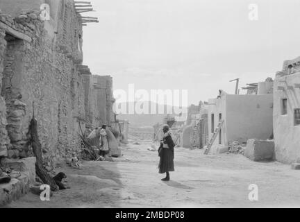 Acoma, vista sulla zona del New Mexico, tra 1899 e 1928. Foto Stock