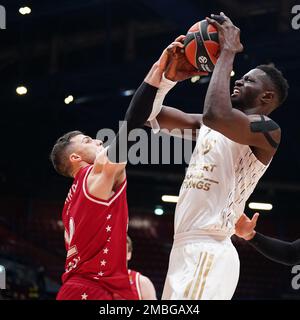 Milano, Italia. 20th Jan, 2023. Forum di Assago, Milano, Italia, 20 gennaio 2023, Caduta di Youssoupha (Asvel Lyon Villeurbanne) nel corso del EA7 Emporio Armani Milano vs Lyon-Villeurbanne - Basketball Campionato Eurolega Credit: Live Media Publishing Group/Alamy Live News Foto Stock