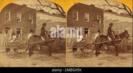 Vista di un uomo in mulo cart di fronte a una casa, 1875. Titolo aggiuntivo: [Uomo che cavalca il mulo che sta tirando il carrello con un altro uomo in esso.] Foto Stock