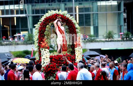 Rio de Janeiro, Brasile. 20th Jan, 2023. (INT) il Cardinale Arcivescovo di Rio, Dom Orani Joao Tempesta, partecipa alla processione del giorno di San Sebastiano. 20 gennaio 2023, Rio de Janeiro, Brasile: Il Cardinale Arcivescovo di Rio, Dom Orani Joao Tempesta, partecipa alla processione di San Sebastiano, patrono del comune di Rio de Janeiro. La tradizionale passeggiata inizia dalla chiesa di Capuchinhos, a Tijuca, nel nord della città, e prosegue verso la Cattedrale Metropolitana. (Credit Image: © Onofre Veras/TheNEWS2 via ZUMA Press Wire) USO EDITORIALE SU Foto Stock