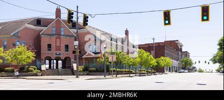 Cordele, Georgia, Stati Uniti d'America - 19 aprile 2022: Centro storico come visto sulla 7th strada Foto Stock